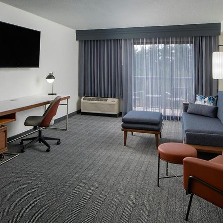 Courtyard By Marriott Decatur Hotel Exterior photo