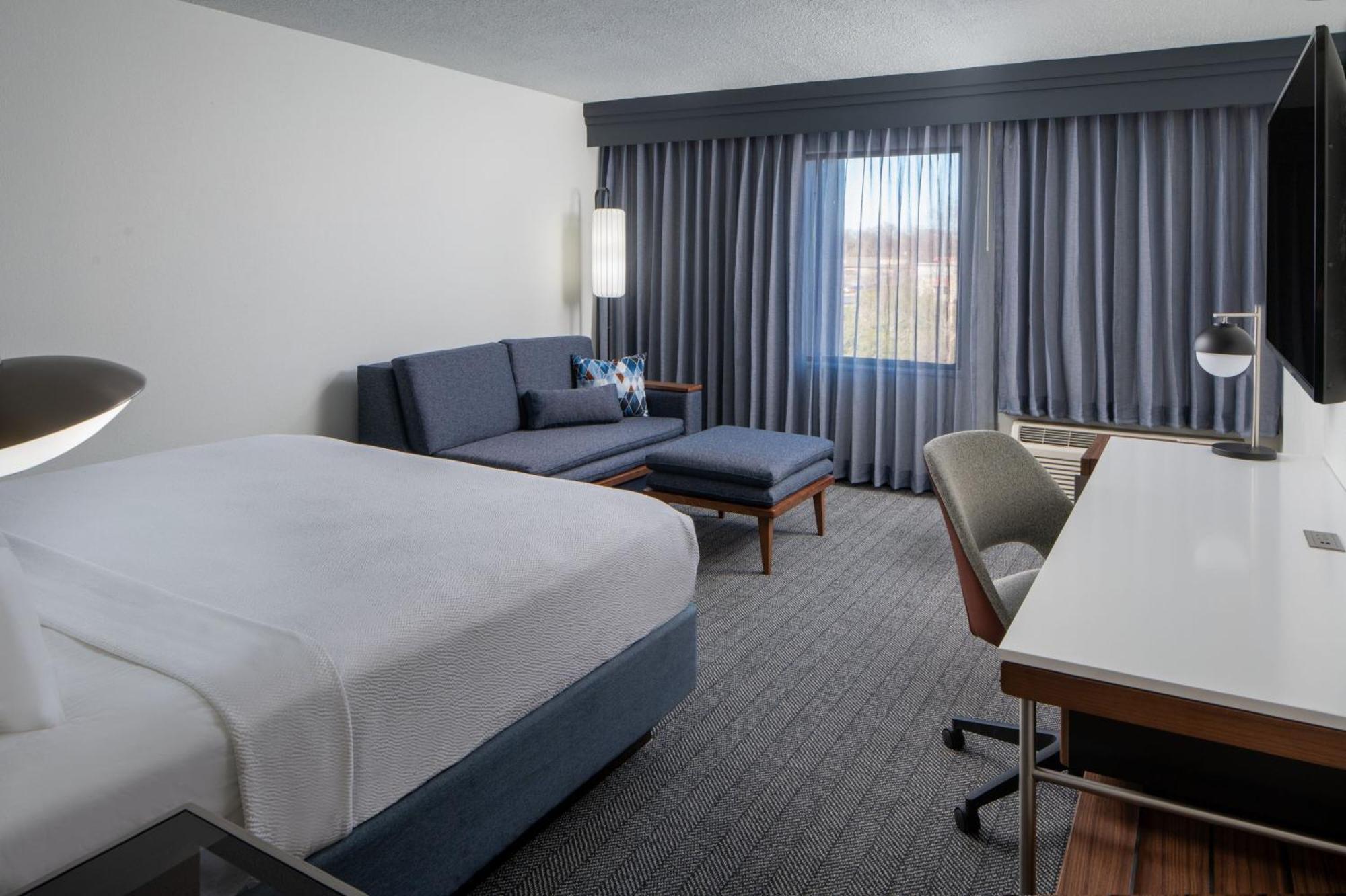 Courtyard By Marriott Decatur Hotel Exterior photo