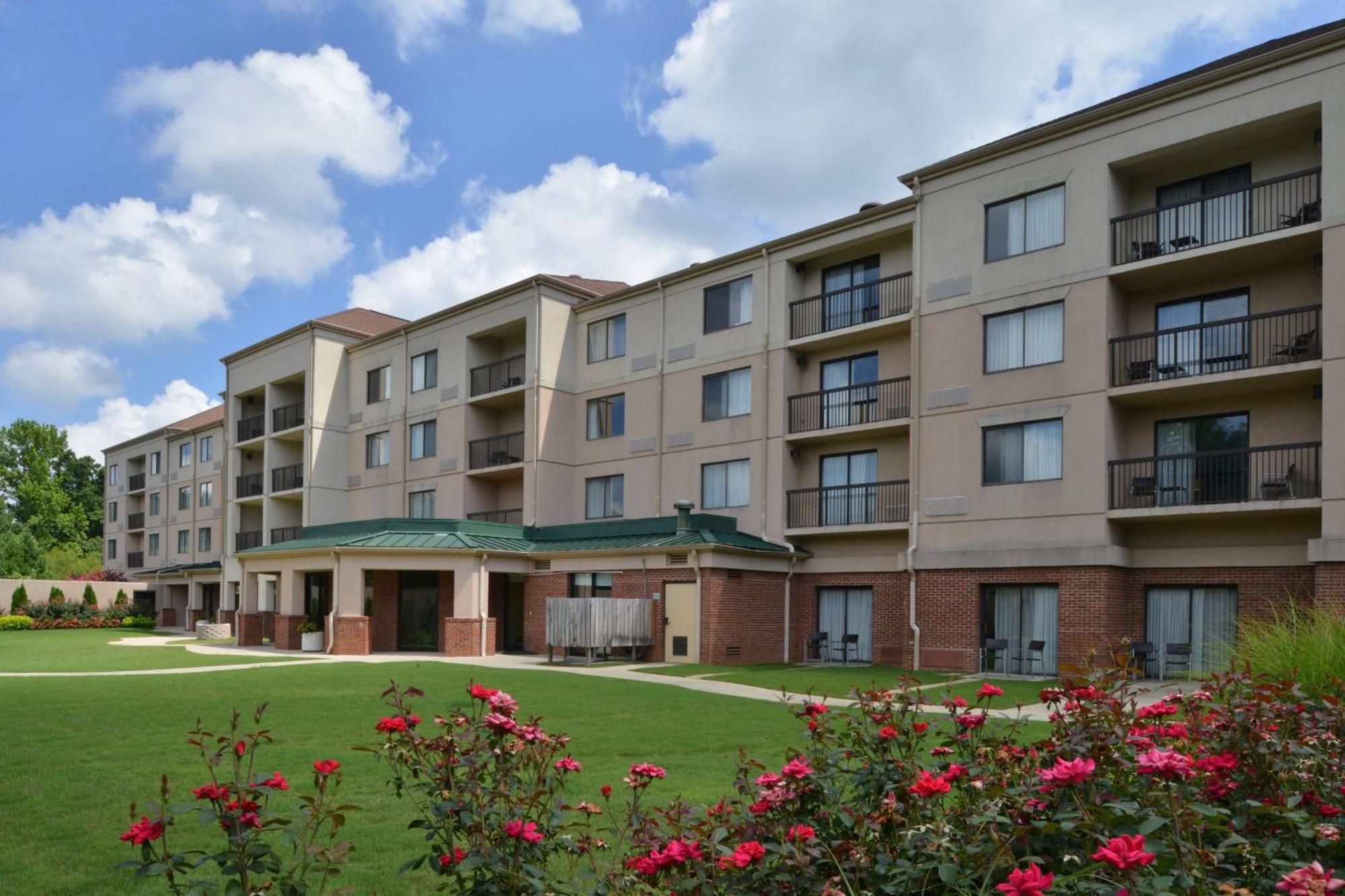 Courtyard By Marriott Decatur Hotel Exterior photo