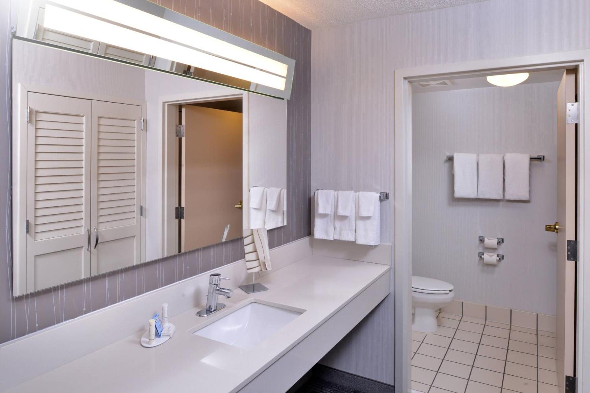Courtyard By Marriott Decatur Hotel Exterior photo